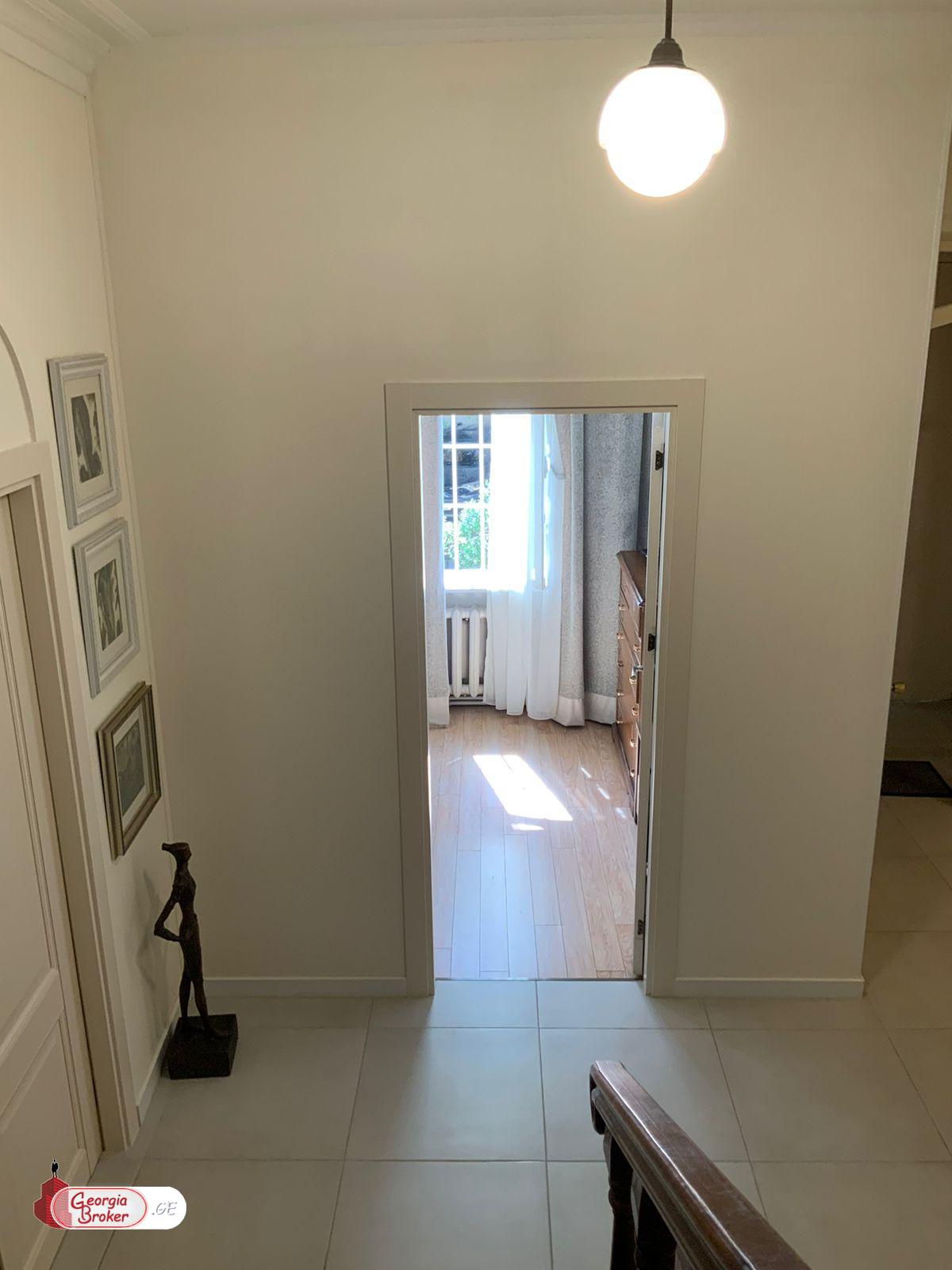 nearly repaired 10-room house for sale